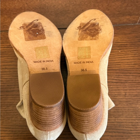 Free People Charm Double V Tan Suede Ankle Boots 8-8.5 - Picture 6 of 6